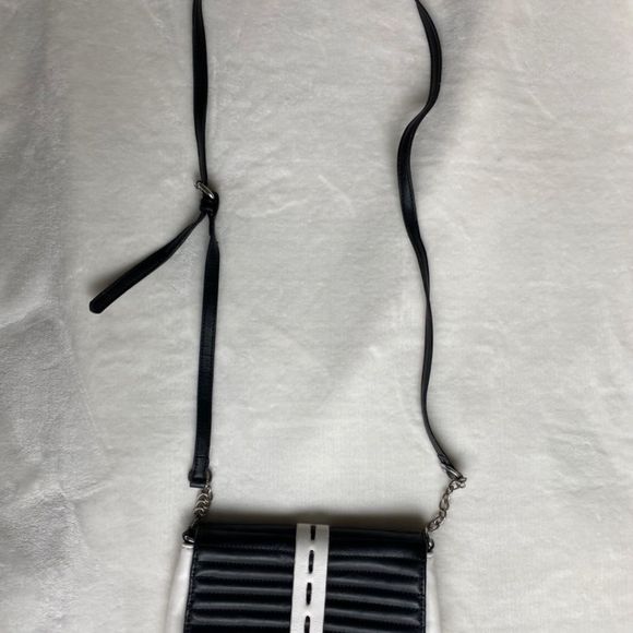 Kenneth Cole Reaction black and white purse - Picture 4 of 6